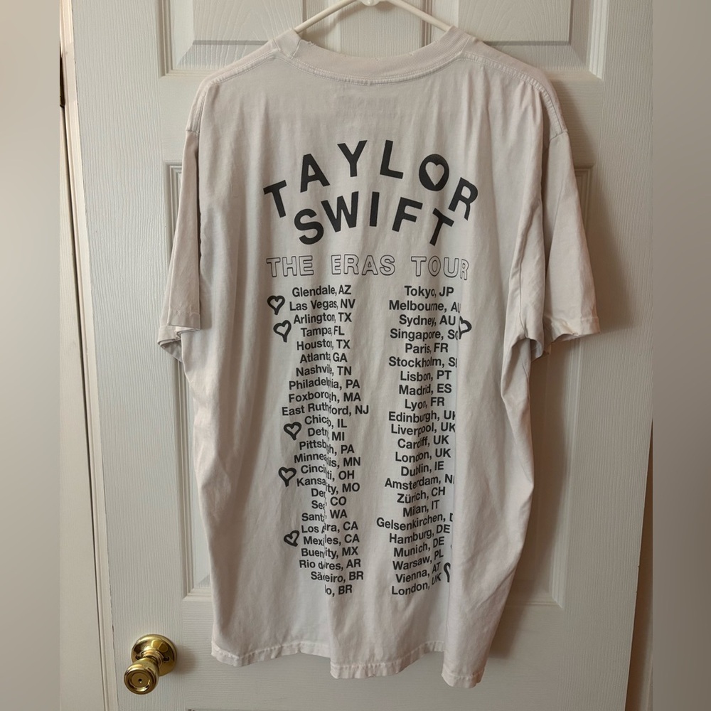 Taylor Swift The Eras Tour Distressed Oversized T-Shirt White & Gray Size XL - Picture 3 of 4
